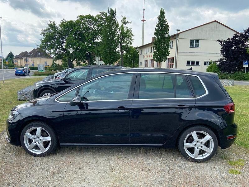 Deep black perleffekt Gebraucht 2020 VW Golf Sportsvan Highline Van / Kleinbus | 18.600 € (Fairer Preis) - Bild 1/4