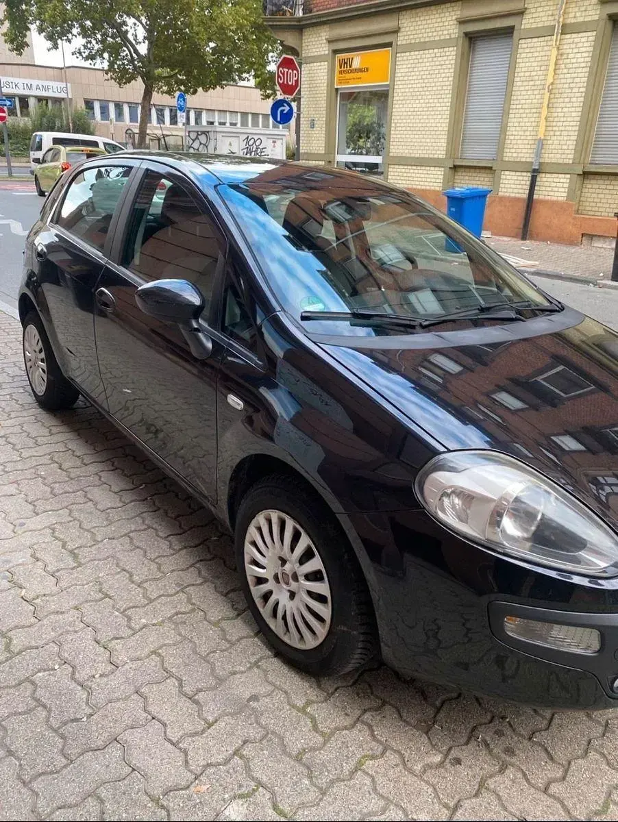 Gebraucht Fiat Grande Punto 77 PS (56 kW) 2010 Schwarz Kleinwagen