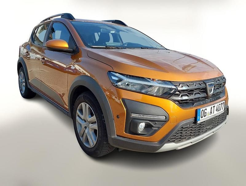 Gebraucht Dacia Sandero Comfort 91 PS (66 kW) 2023 Taklamakan orange metallic SUV