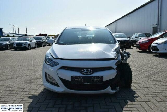 Gebraucht Hyundai i30 Classic 90 PS (66 kW) 2015 Weiß