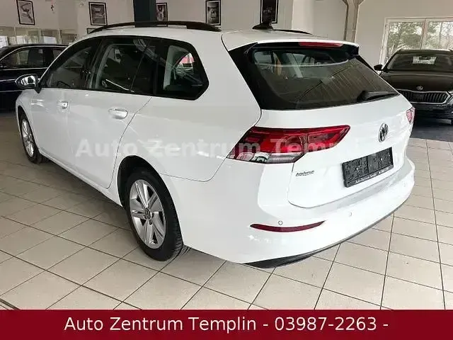 Gebraucht VW Golf VIII 150 PS (110 kW) 2022 Weiß Limousine