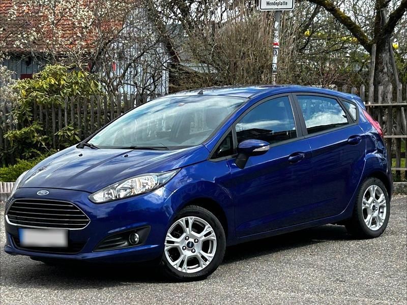 Gebraucht Ford Fiesta 101 PS (74 kW) 2014 Blau Kleinwagen