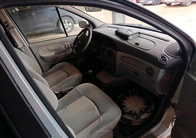 Gebraucht Renault Scénic 107 PS (78 kW) 2003 Silber Van / Kleinbus