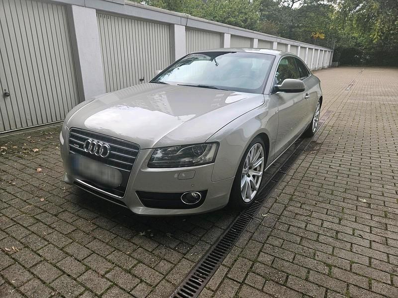 Silber Gebraucht 2010 Audi A5 S-Line Coupé | 10.699 € (Etwas zu teuer) - Bild 1/4