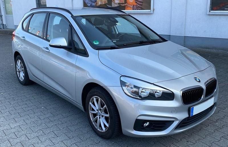 Gebraucht BMW 220 Active Tourer Advantage 192 PS (141 kW) 2016 Silber Van / Kleinbus