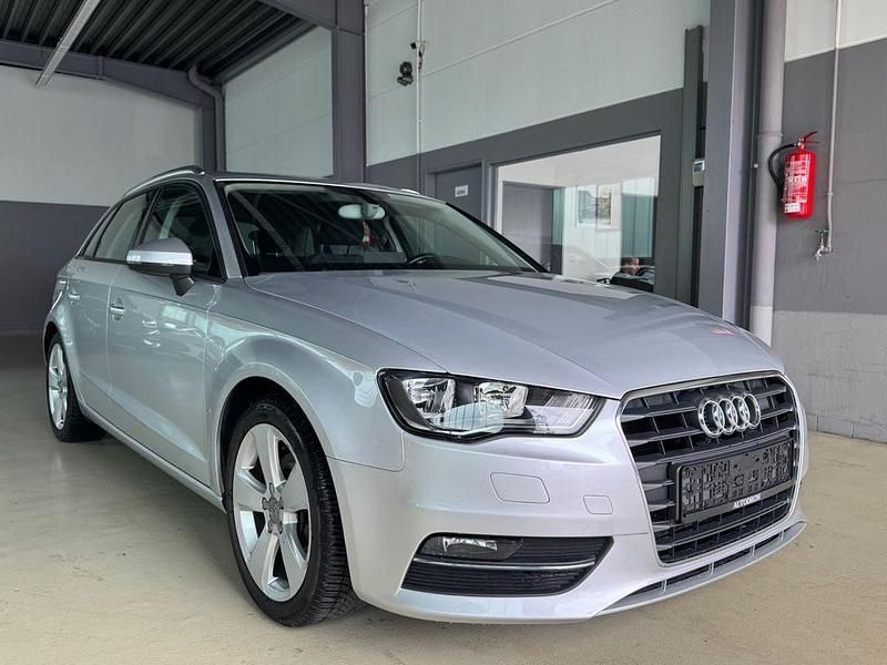Silber Gebraucht 2014 Audi A3 Sportback Ambition Limousine | 11.400 € (Guter Preis) - Bild 1/4