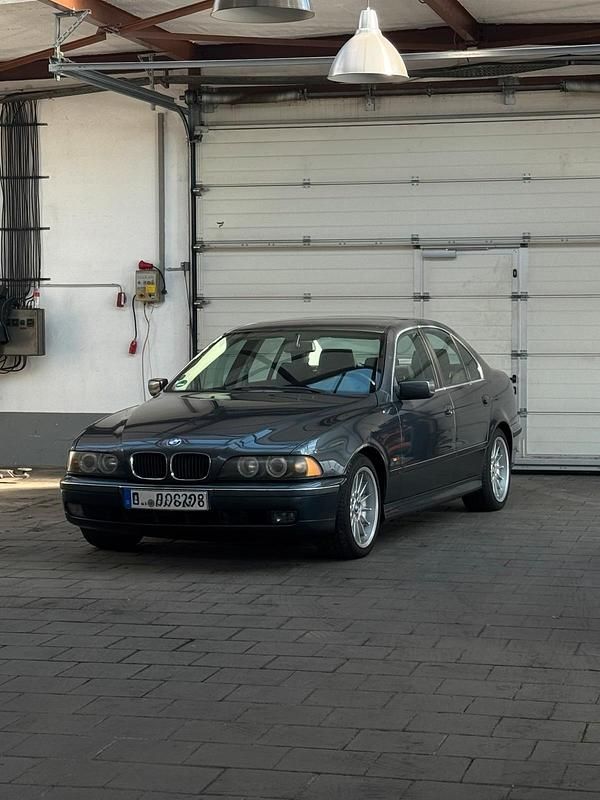 Grau Gebraucht 1998 BMW 523 Limousine | 4.900 € (Etwas zu teuer) - Bild 1/4