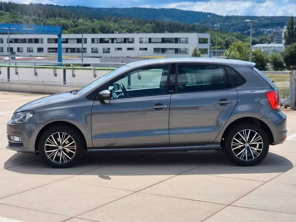 Gebraucht VW Polo Allstar 90 PS (66 kW) 2016 Grau Limousine