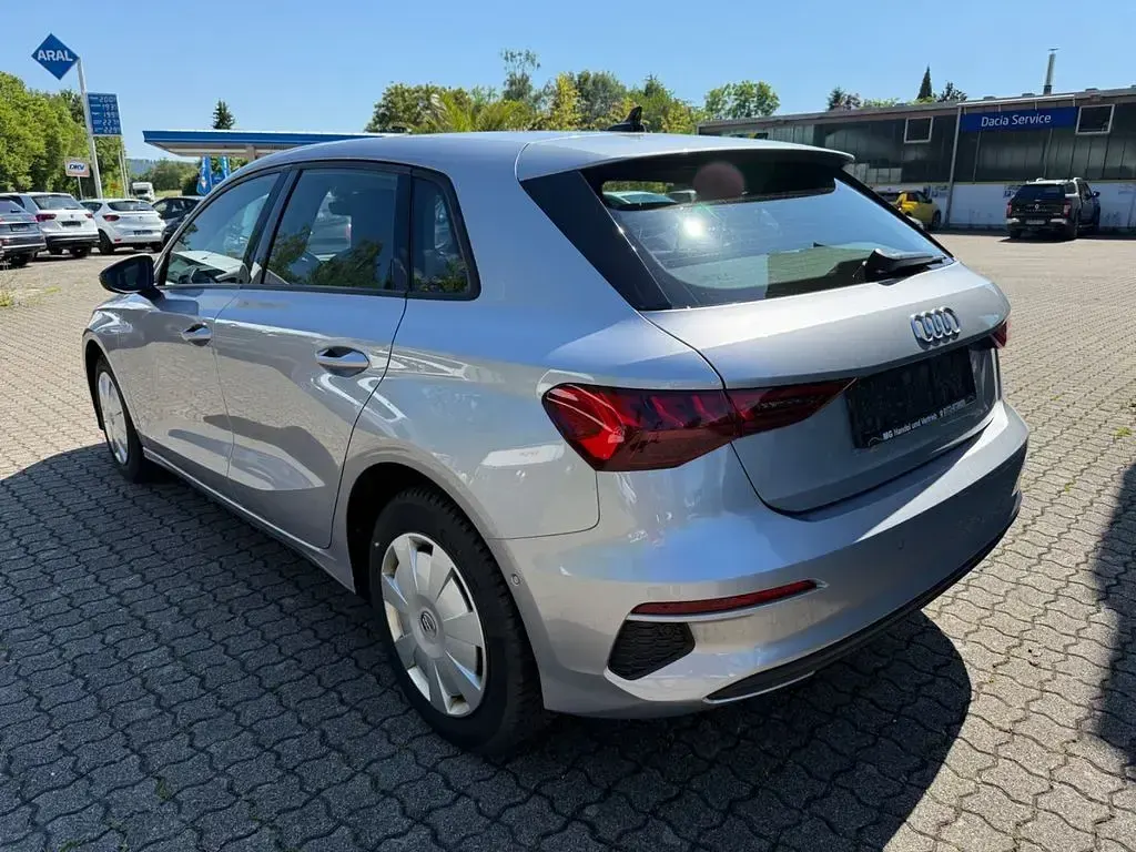 Gebraucht Audi A3 Sport 150 PS (110 kW) 2022 Florettsilber Limousine