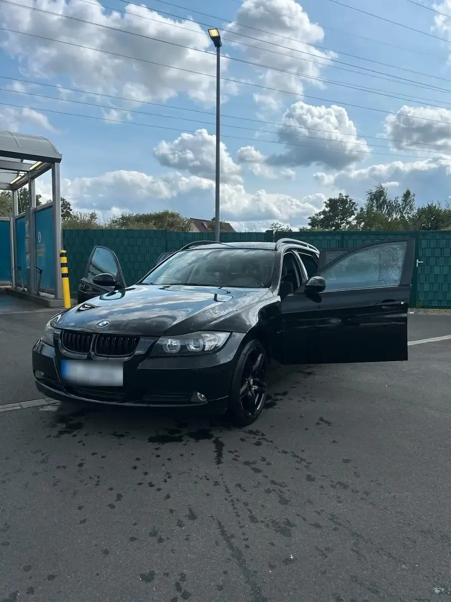 Gebraucht BMW 318 129 PS (94 kW) 2007 Schwarz Kombi