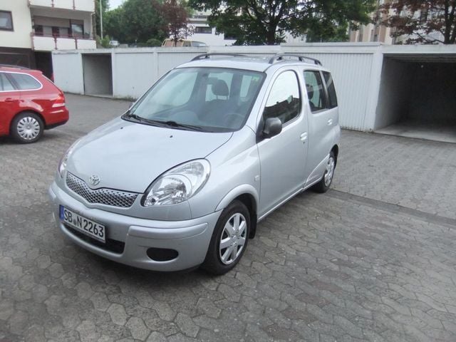 Gebraucht Toyota Yaris Verso 84 PS (61 kW) 2003 Silber metallic Van / Kleinbus