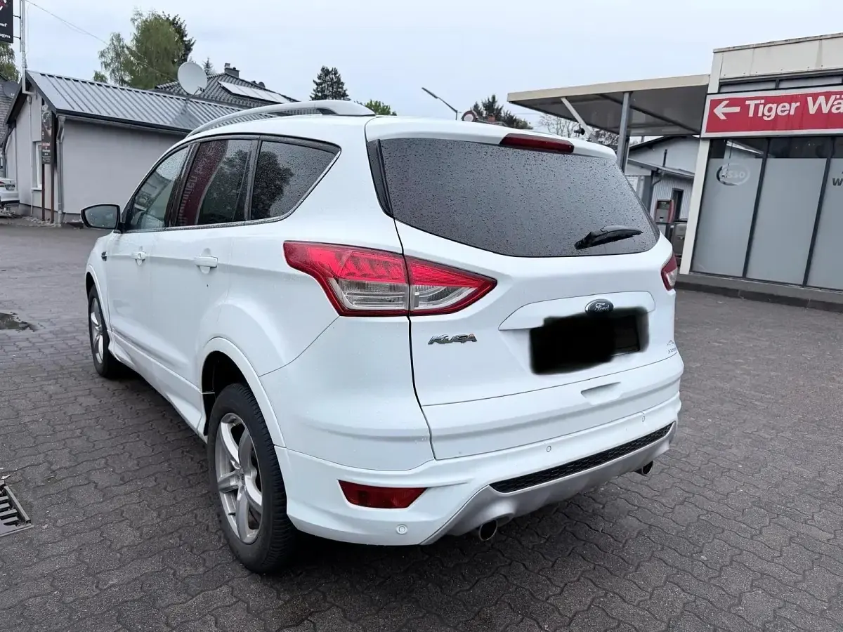 Używany Ford Kuga Individual 179 KM (131 kW) 2016 Biały SUV