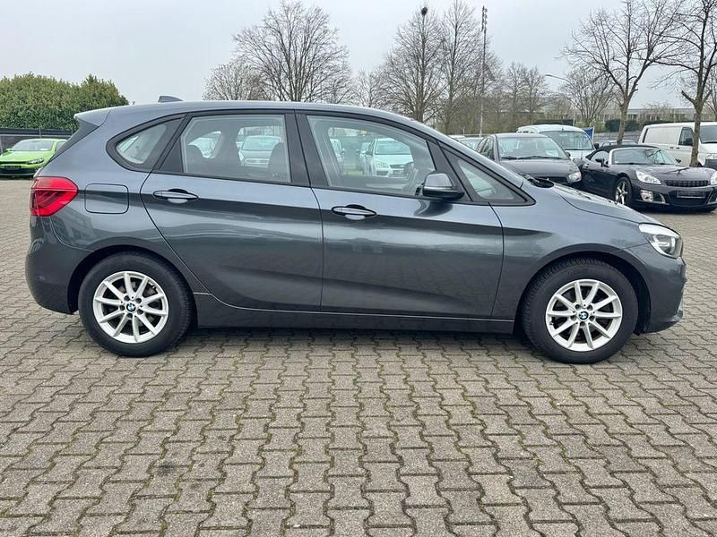 Gebraucht BMW 218 Basis 150 PS (110 kW) 2015 Grau Kombi