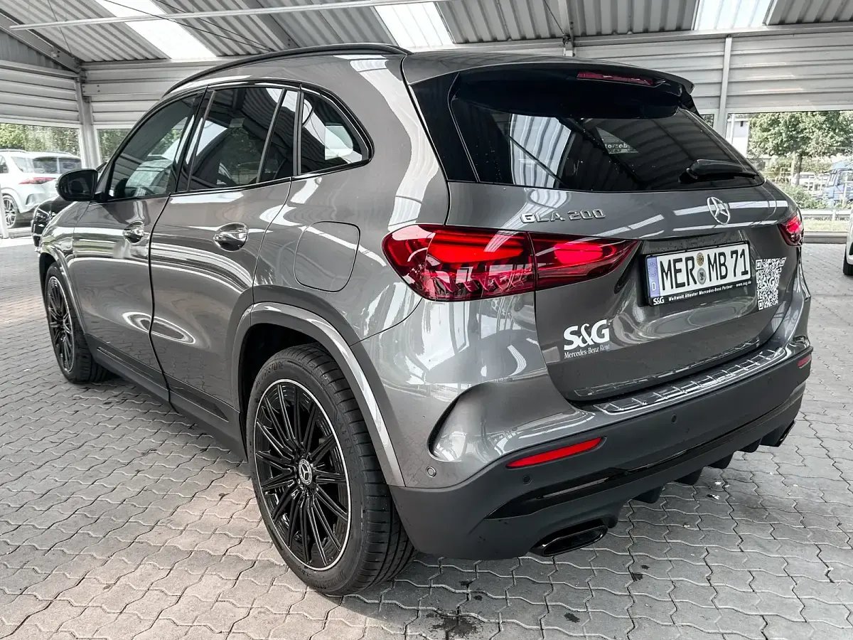 Gebraucht Mercedes GLA200 AMG 163 PS (119 kW) 2026 Metalliclack mountaingrau SUV