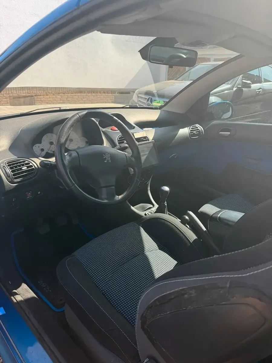 Gebraucht Peugeot 206 CC 109 PS (80 kW) 2003 Blau Cabrio
