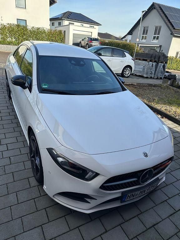 Gebraucht Mercedes A250 224 PS (164 kW) 2019 Weiß Limousine
