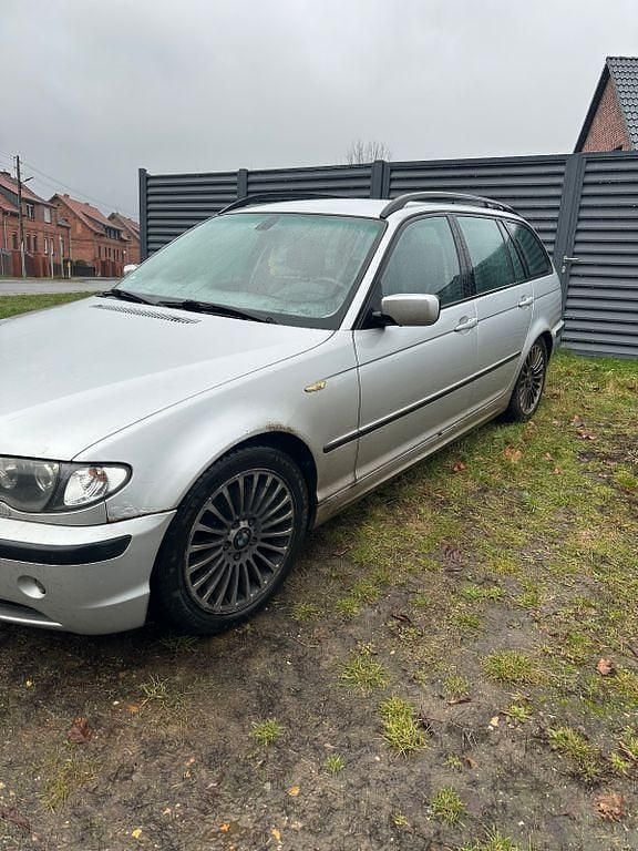 Silber Gebraucht 2001 BMW 320 Kombi | 1.699 € (Guter Preis) - Bild 1/4