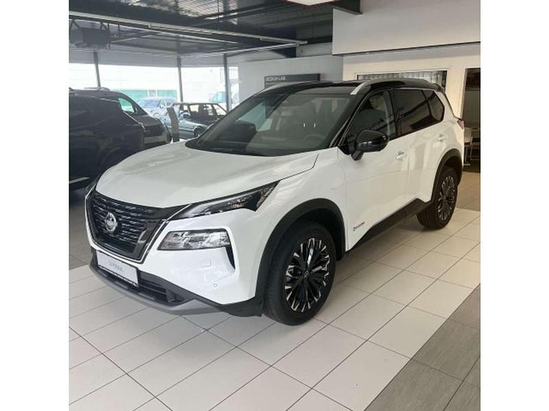 Pearl white / black Neu 2025 Nissan X-Trail N-Connecta SUV | 38.990 € - Bild 1/4