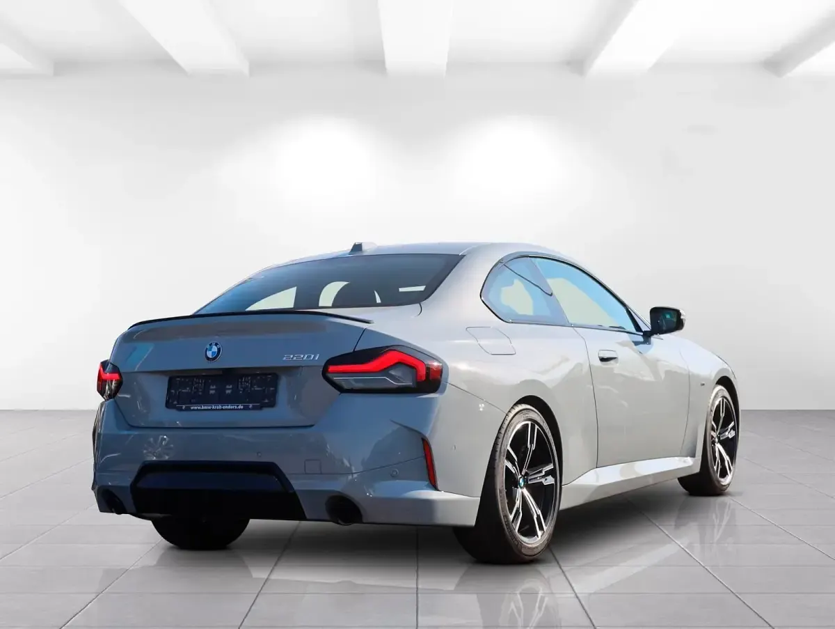 Gebraucht BMW 220 Performance 184 PS (135 kW) 2025 Grau Coupé
