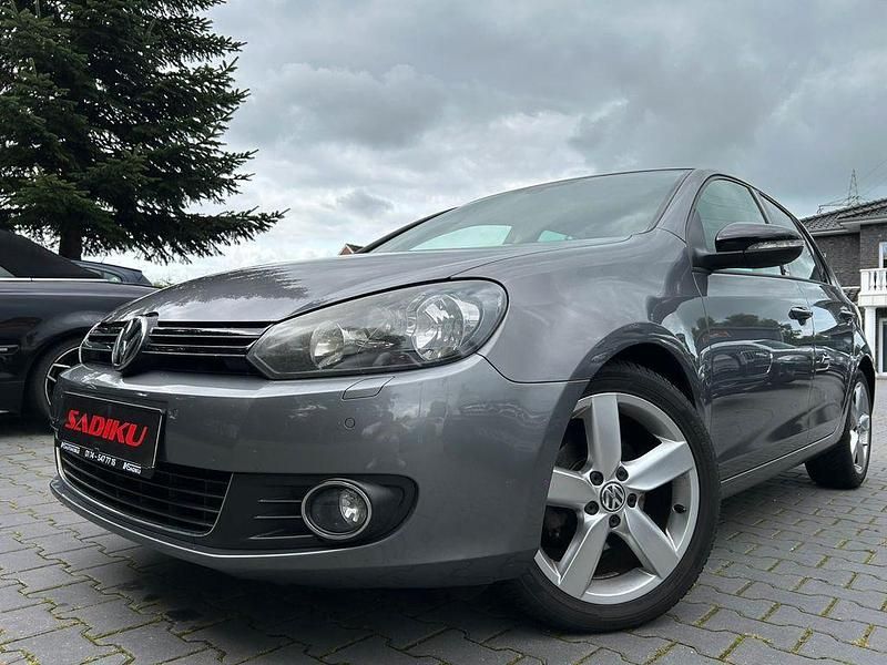 Grau Gebraucht 2012 VW Golf VI Style Limousine | 7.450 € (Fairer Preis) - Bild 1/4