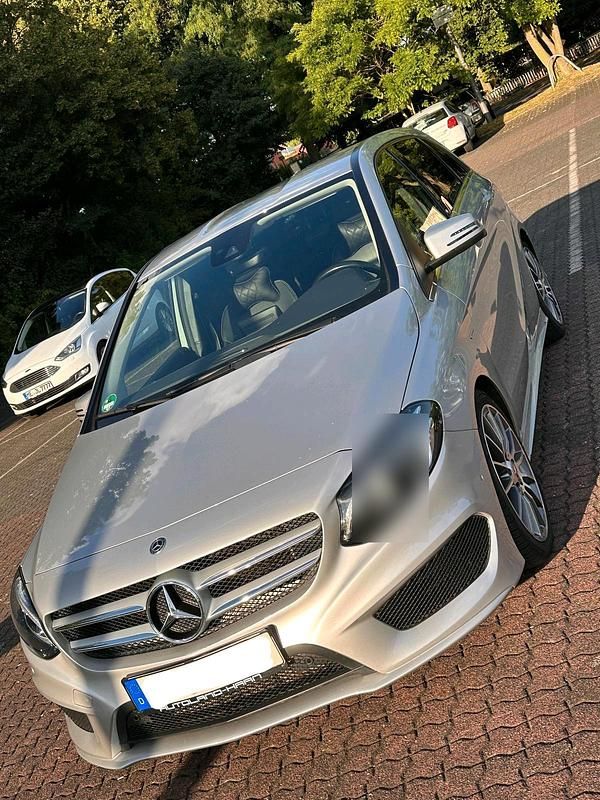 Silber Gebraucht 2025 Mercedes B220 Van / Kleinbus | 17.699 € - Bild 1/4
