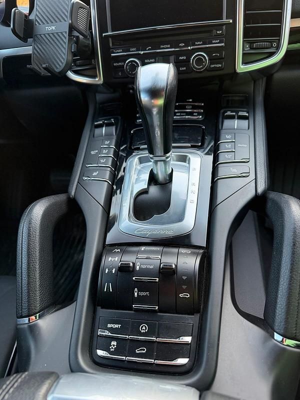 Gebraucht Porsche Cayenne 240 PS (176 kW) 2011 Silber SUV