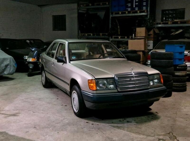 Gold Gebraucht 1988 Mercedes E260 Limousine | 3.399 € - Bild 1/4