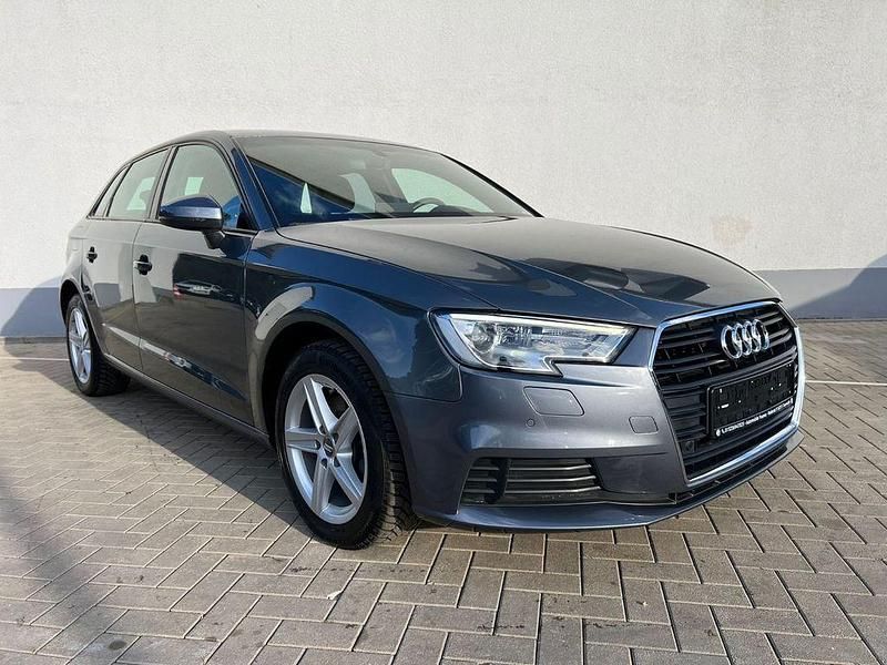 Second-hand Audi A3 Sport 116 CP (85 kW) 2019 Gri Berlinǎ