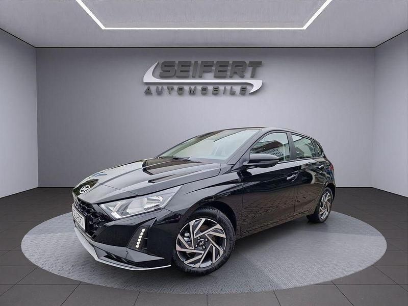 Phantom black Neu 2025 Hyundai i20 Trend Limousine | 23.990 € (Fairer Preis) - Bild 1/4