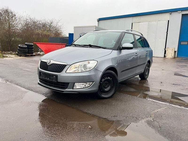 Grau Gebraucht 2013 Skoda Fabia Fresh Kombi | 3.900 € (Guter Preis) - Bild 1/4