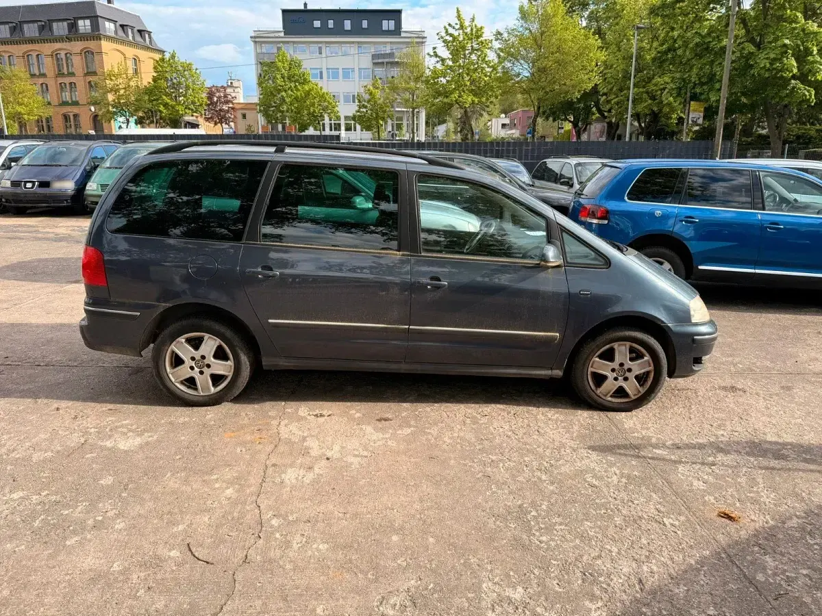 Gebraucht VW Sharan 115 PS (84 kW) 2008 Grau Van / Kleinbus