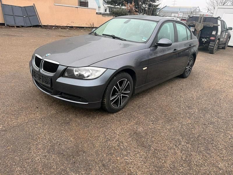 Gebraucht BMW 318 129 PS (94 kW) 2006 Grau Limousine