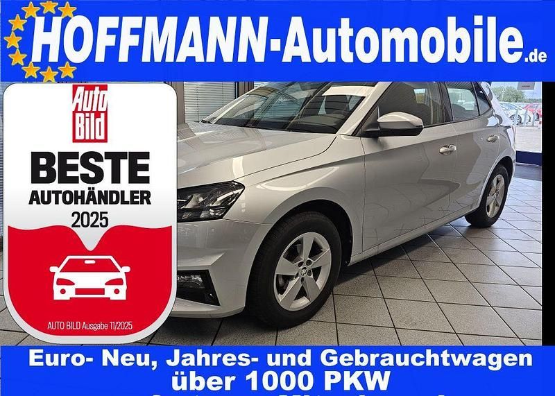 Brilliantsilbermet. (metallic) Gebraucht 2024 Skoda Fabia Ambition Limousine | 16.650 € (Guter Preis) - Bild 1/4