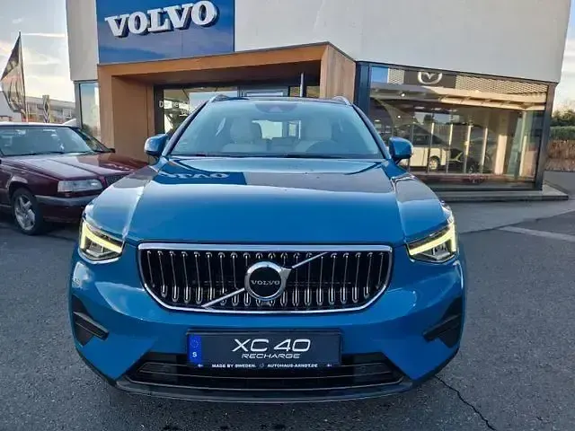 Używany Volvo XC40 Plus 211 KM (155 kW) 2022 Niebieski SUV
