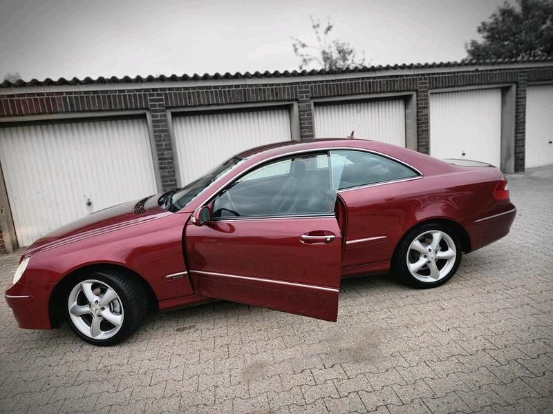 Rot Gebraucht 2007 Mercedes CLK220 Coupé | 2.749 € (Guter Preis) - Bild 1/4