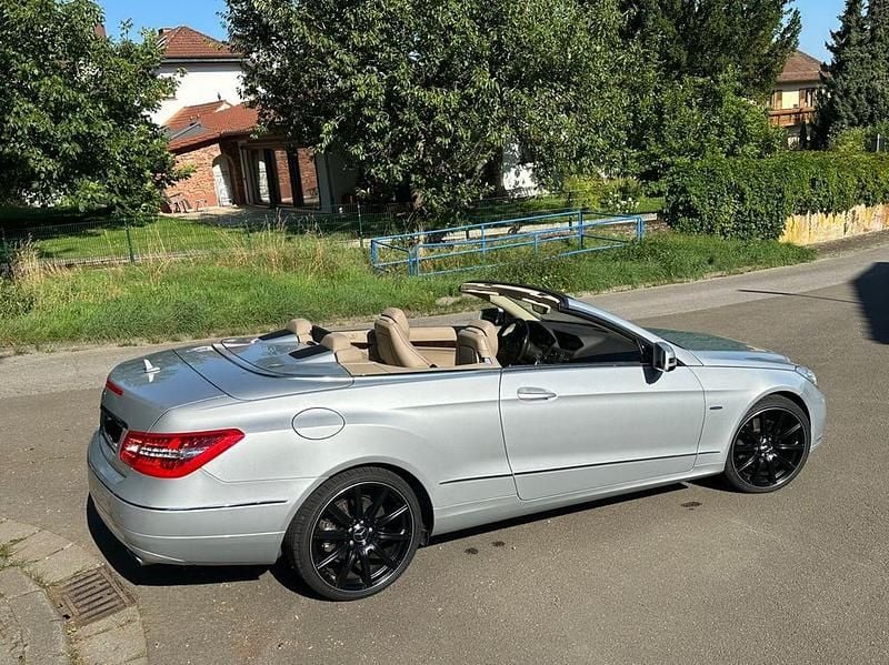 Grau Gebraucht 2010 Mercedes E350 AMG Cabrio | 13.900 € (Guter Preis) - Bild 1/4