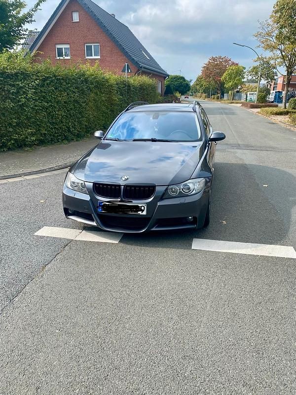 Andere farben Gebraucht 2007 BMW 330 Kombi | 6.000 € (Superpreis) - Bild 1/4