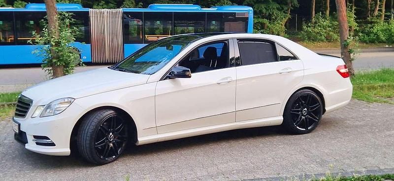 Gebraucht Mercedes E300 Avantgarde 231 PS (169 kW) 2012 Weiß Limousine