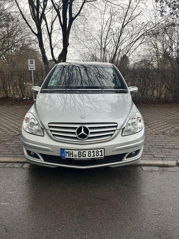 Gebraucht Mercedes B170 116 PS (85 kW) 2005 Silber Van / Kleinbus