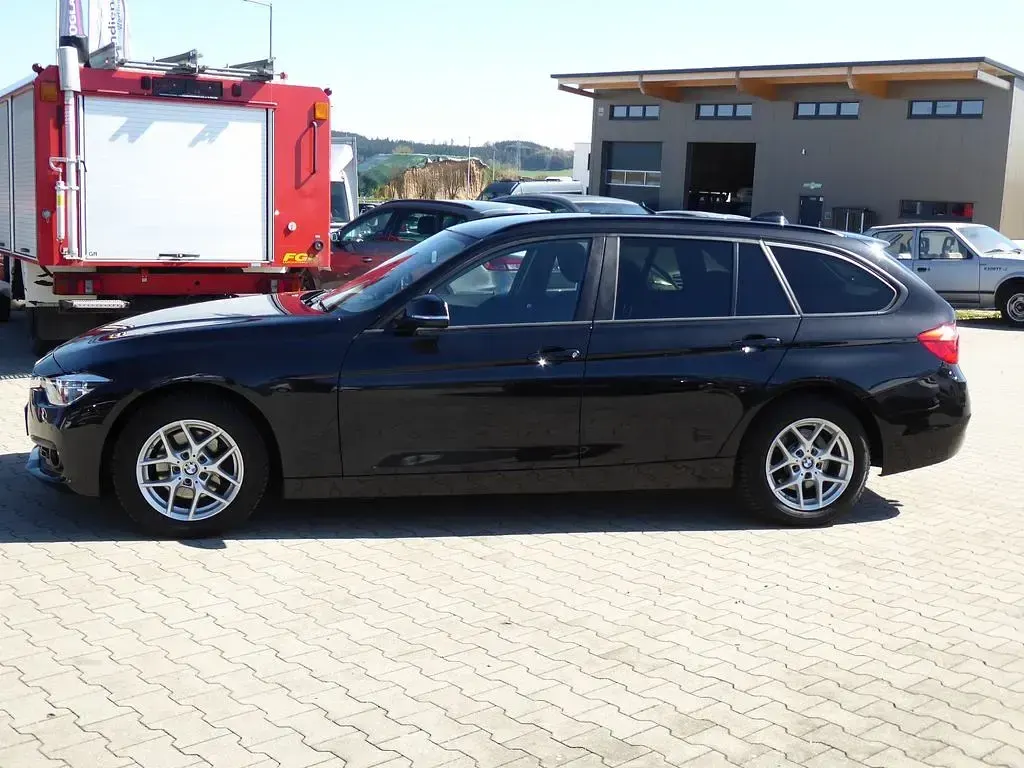Gebraucht BMW 320 Advantage 190 PS (139 kW) 2019 Schwarz Limousine