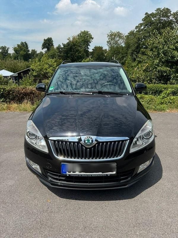 Schwarz Gebraucht 2010 Skoda Fabia Kombi | 1.899 € (Guter Preis) - Bild 1/4