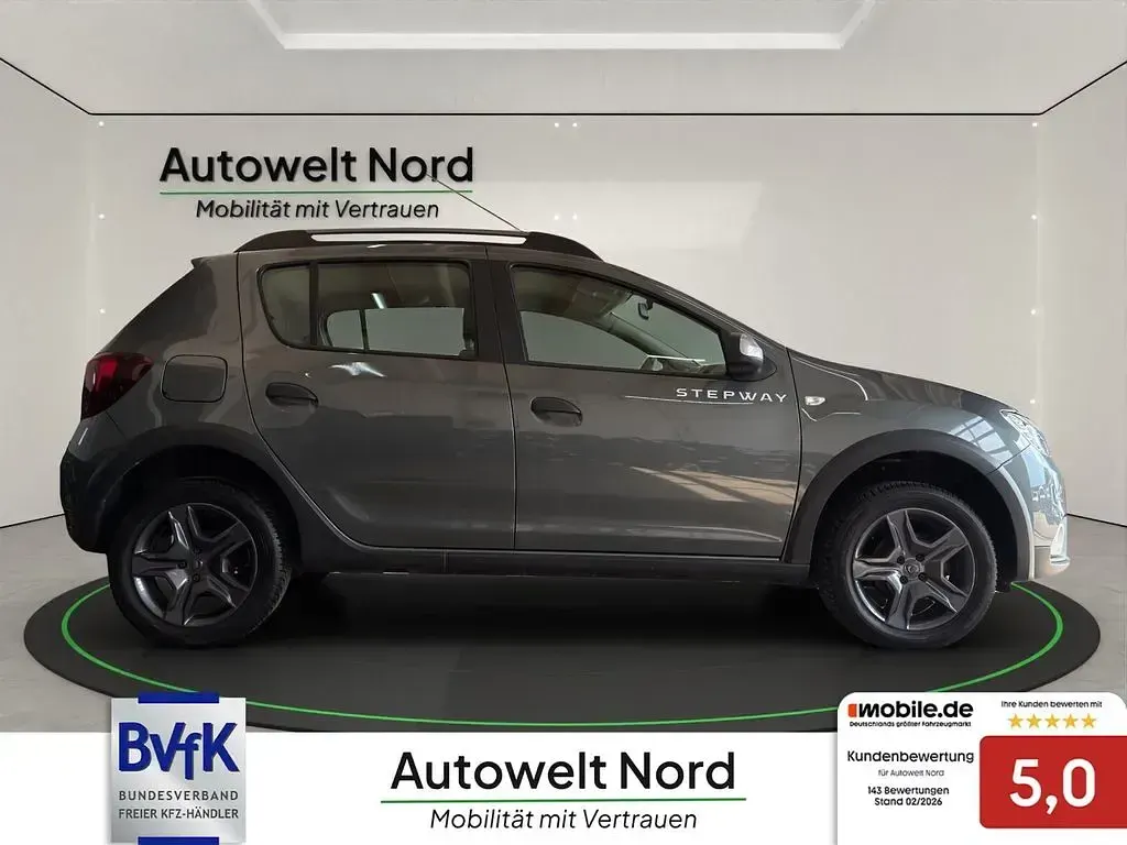 Gebraucht Dacia Sandero Celebration 90 PS (66 kW) 2018 Islandgrau Limousine