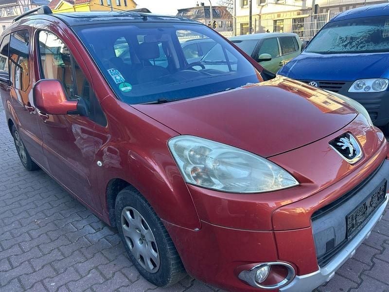Gebraucht Peugeot Partner Tepee Family 109 PS (80 kW) 2008 Rot Van / Kleinbus