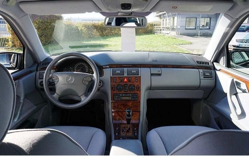 Gebraucht Mercedes E270 Elegance 170 PS (125 kW) 2001 Blau Limousine