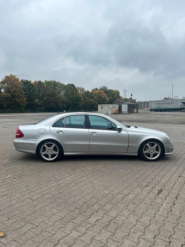 Gebraucht Mercedes E500 Avantgarde 306 PS (225 kW) 2002 Silber Limousine