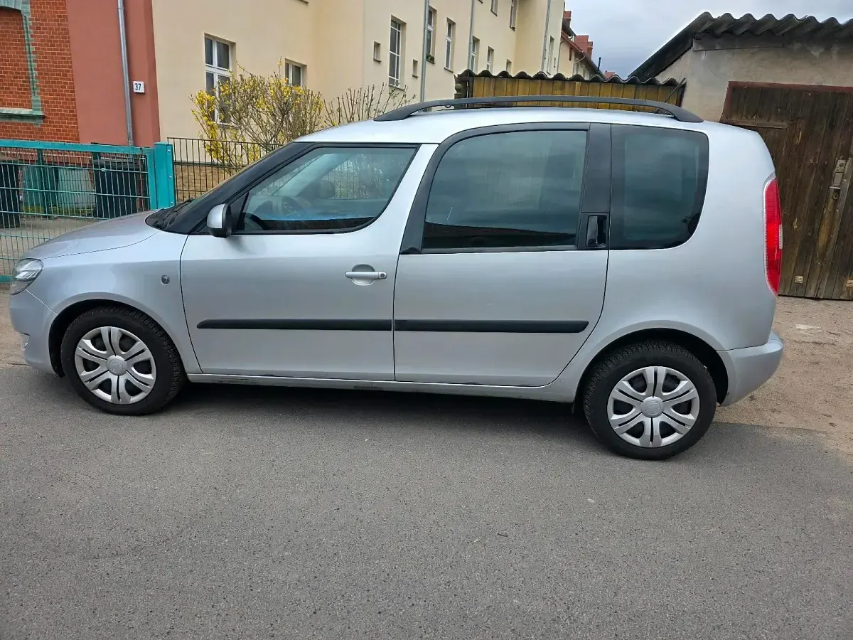 Gebraucht Skoda Roomster 85 PS (62 kW) 2012 Silber Van / Kleinbus