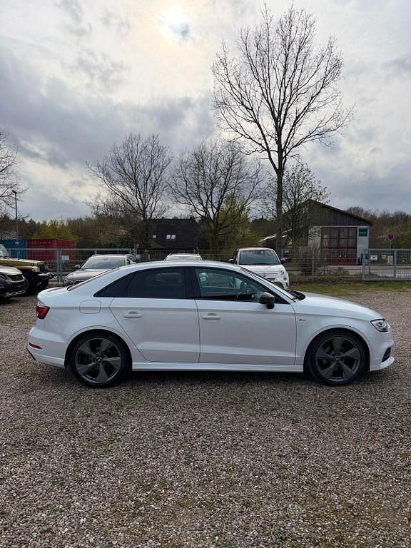 Second-hand Audi A3 S-Line 150 CP (110 kW) 2017 Alb Berlinǎ