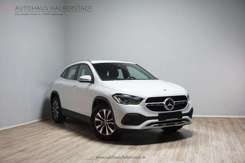 Gebraucht Mercedes GLA200 Style 163 PS (119 kW) 2022 Weiß SUV