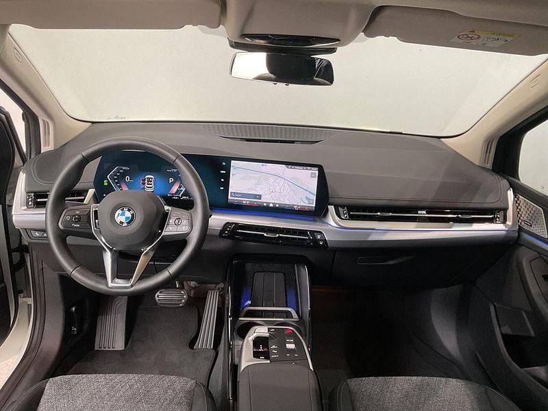 Używany BMW 220 156 KM (114 kW) 2025 Biały Minivan