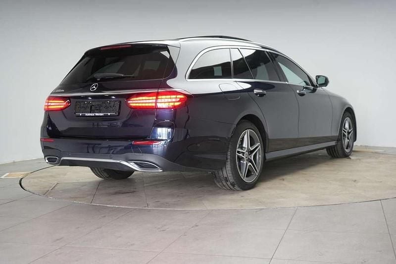 Gebraucht Mercedes E300 AMG line 194 PS (142 kW) 2022 Nautik blue Kombi